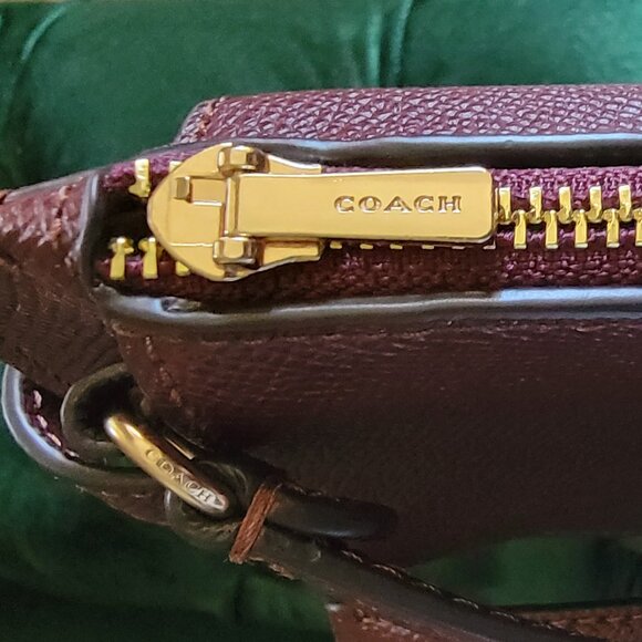 🎉 HTF COACH MERLOT CHERRY North/South Phone Crossbody - Picture 3 of 6